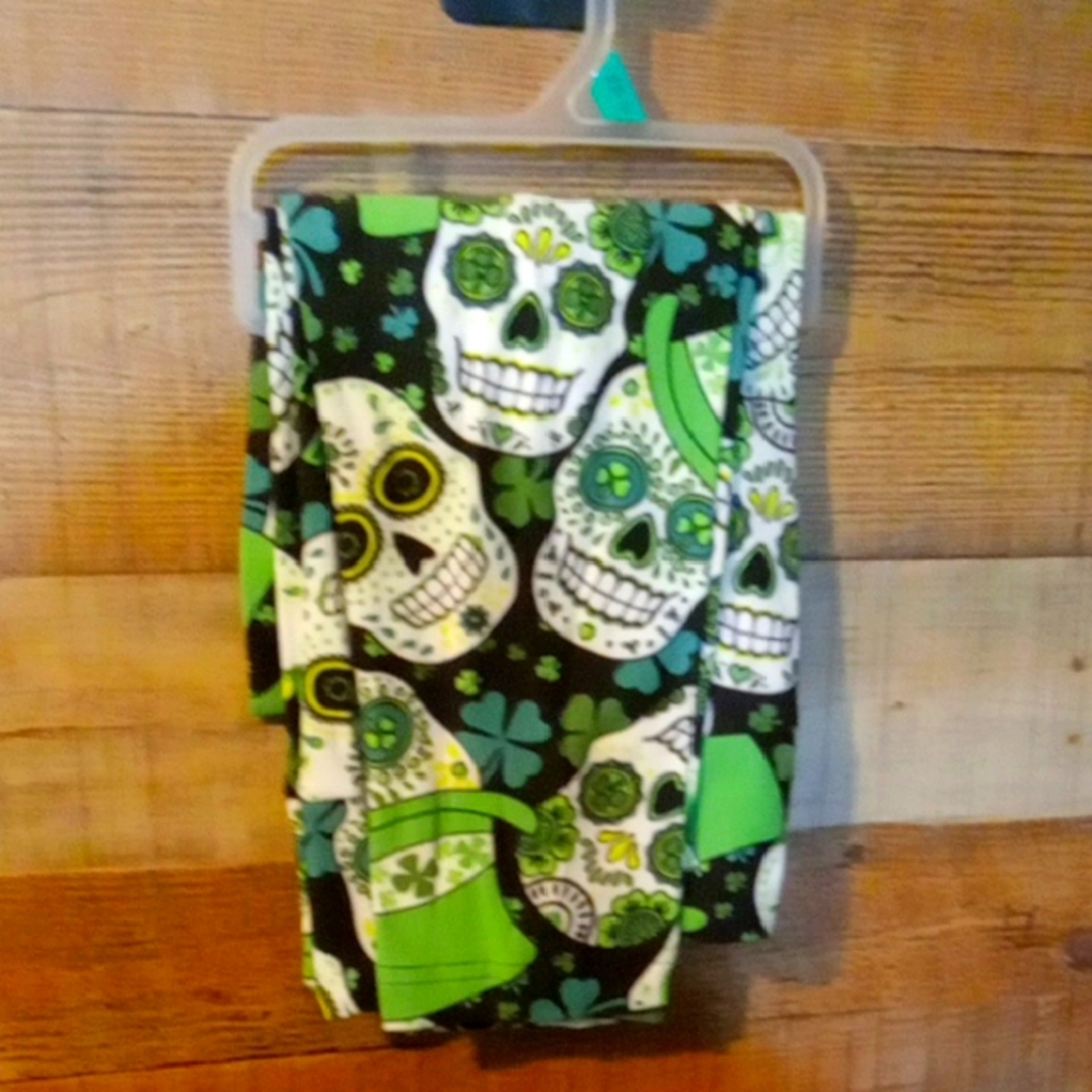 No Boundaries Green and Black Skull Print Leggings